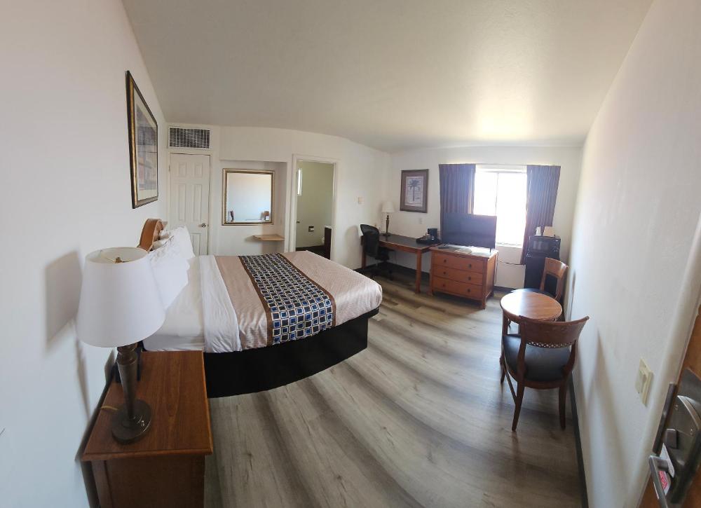 Queen Room - Non-Smoking interior